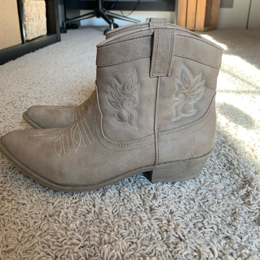 Arizona ankle cowgirl boots
